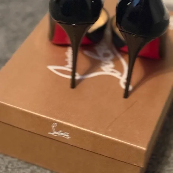 Gently loved Iriza 100 Patent Leather Louboutins - Picture 4 of 8